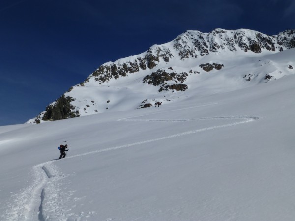Skinning up to Col du Passon
